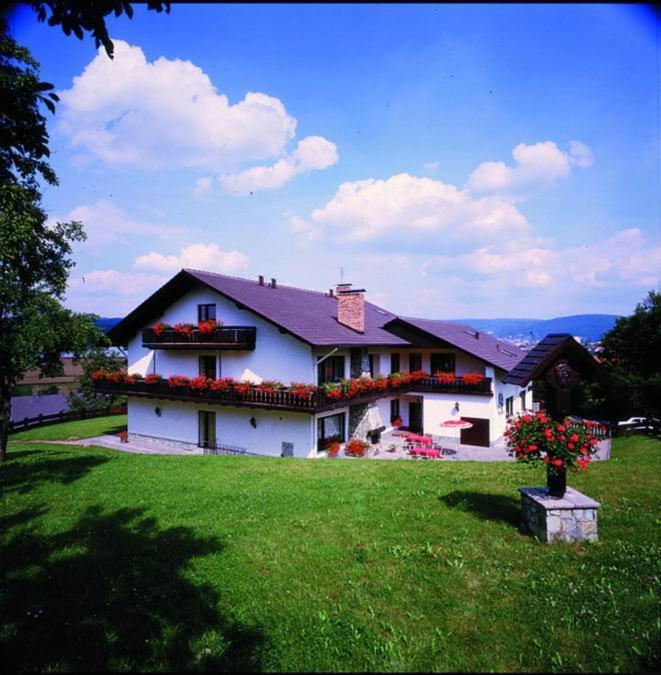 Hotel Bergwiesen - Zimmer Mit Balkon Oder Terasse Lohr am Main Bagian luar foto
