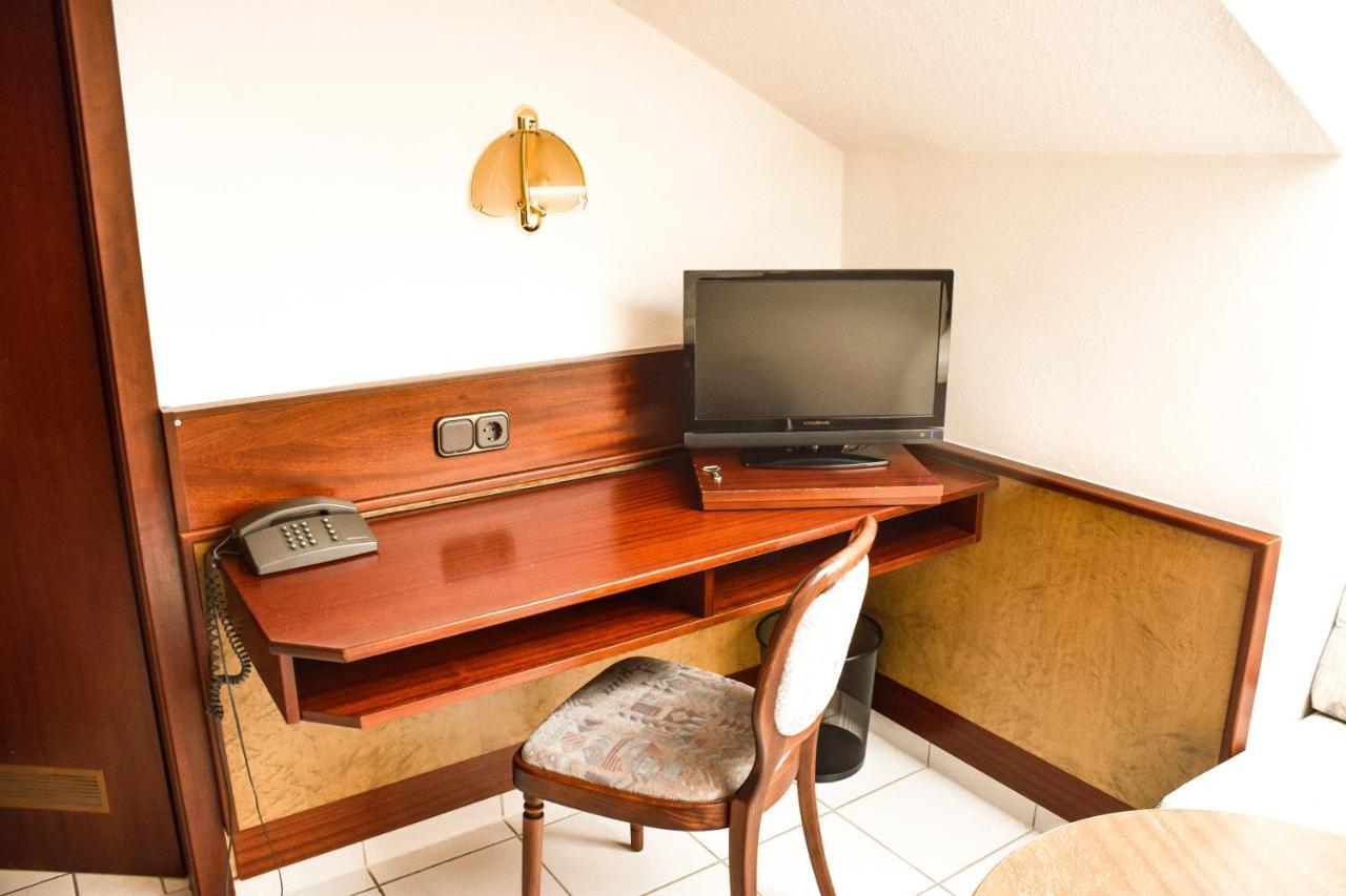 Hotel Bergwiesen - Zimmer Mit Balkon Oder Terasse Lohr am Main Bagian luar foto