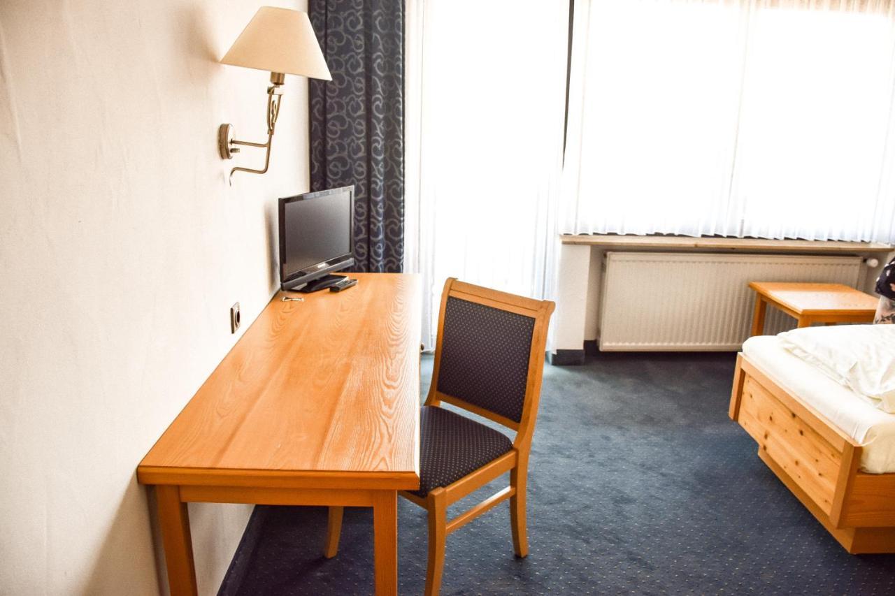 Hotel Bergwiesen - Zimmer Mit Balkon Oder Terasse Lohr am Main Bagian luar foto