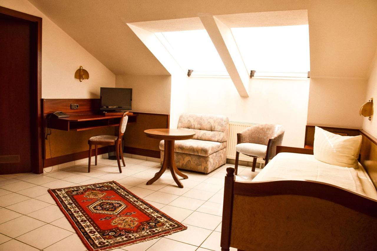 Hotel Bergwiesen - Zimmer Mit Balkon Oder Terasse Lohr am Main Bagian luar foto