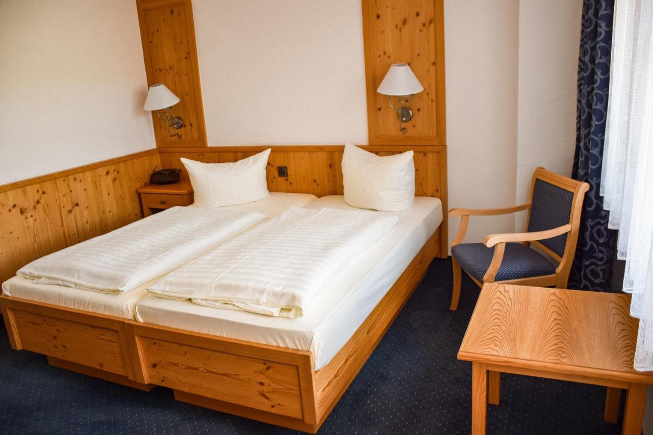 Hotel Bergwiesen - Zimmer Mit Balkon Oder Terasse Lohr am Main Bagian luar foto
