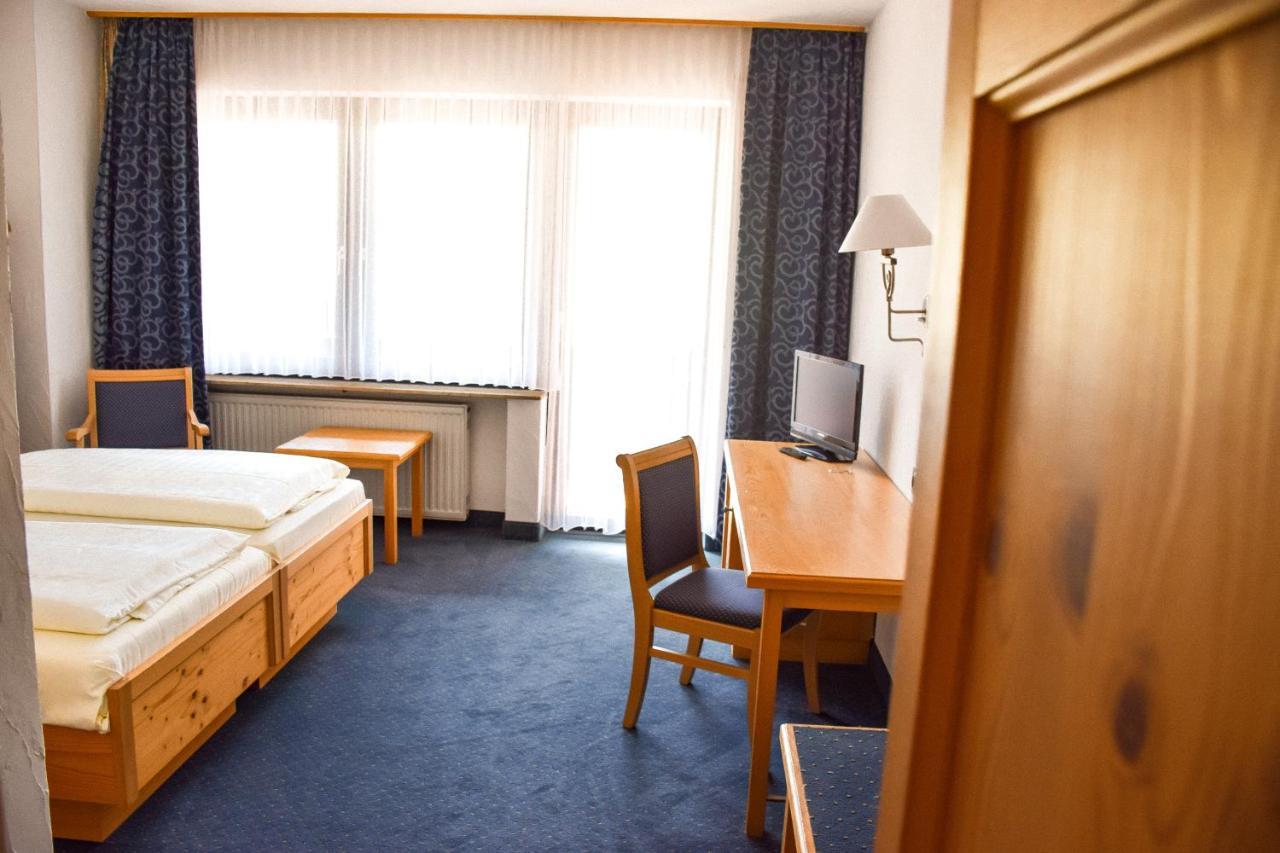 Hotel Bergwiesen - Zimmer Mit Balkon Oder Terasse Lohr am Main Bagian luar foto